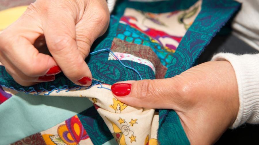 hands quilting